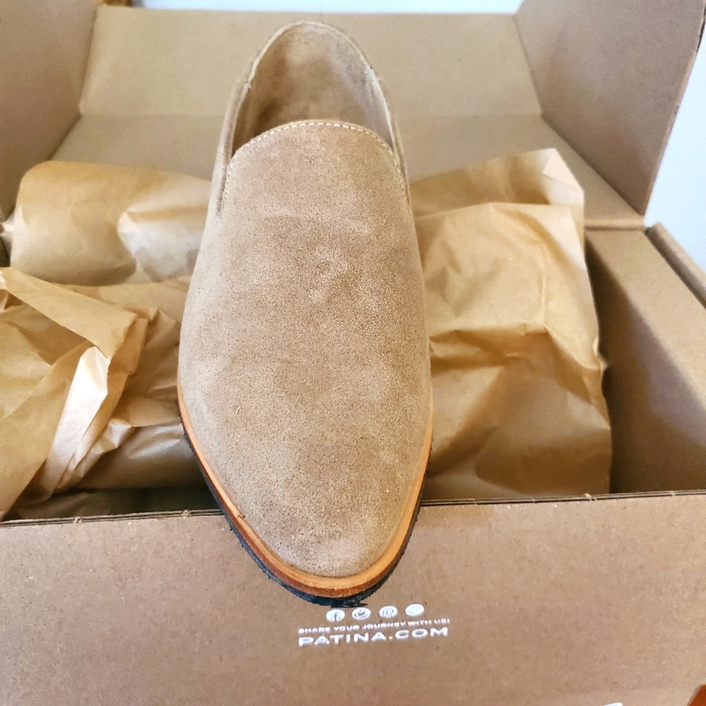 NIB Beautiful Suede flats 7-1/2